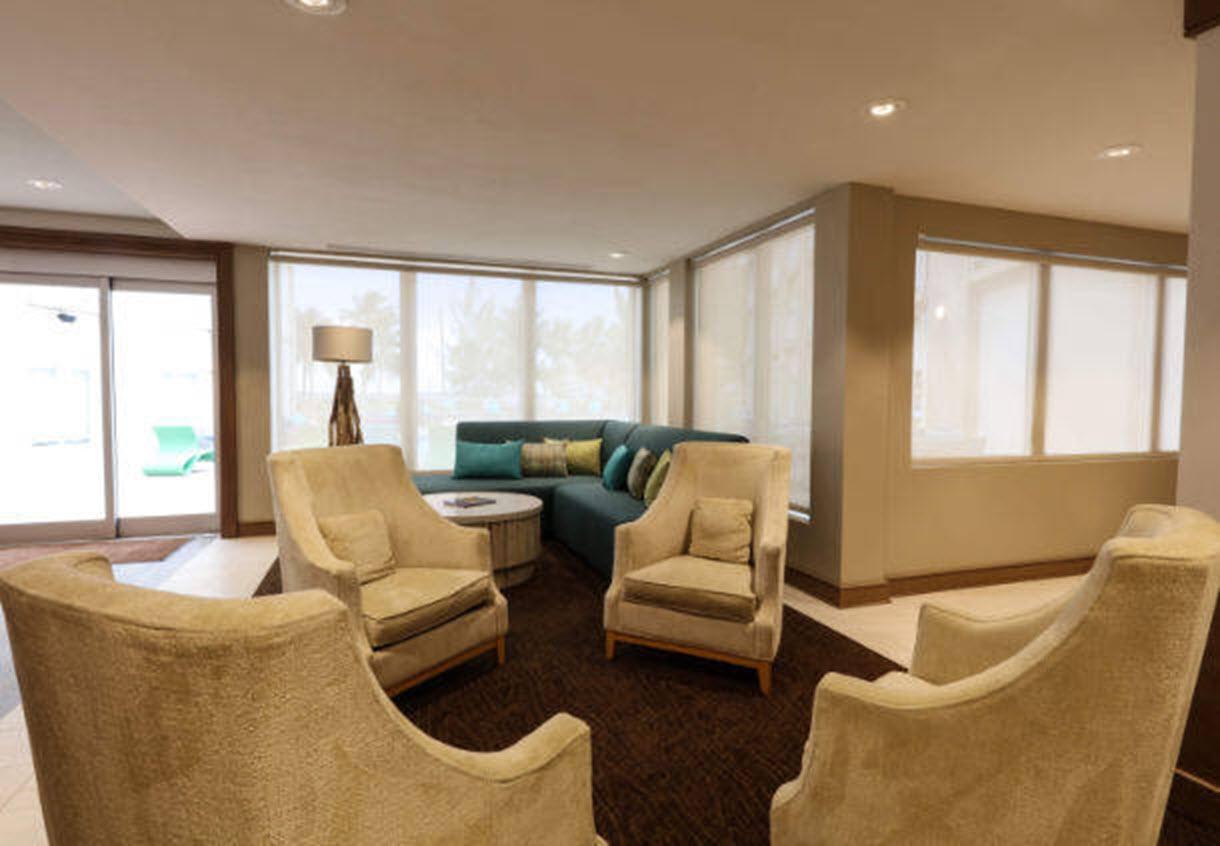 Courtyard By Marriott Nassau Downtown/Junkanoo Beach Экстерьер фото