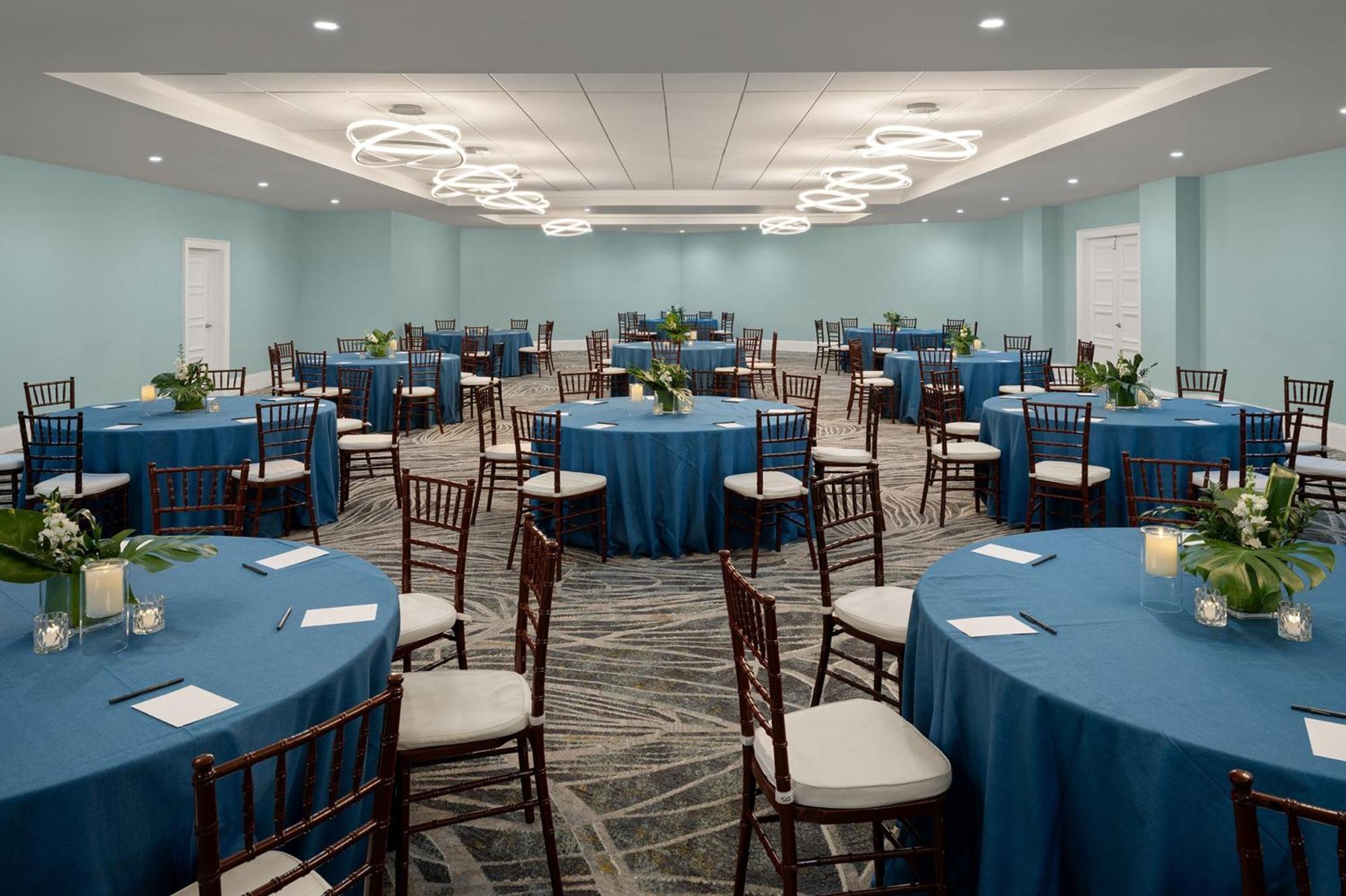 Courtyard By Marriott Nassau Downtown/Junkanoo Beach Экстерьер фото
