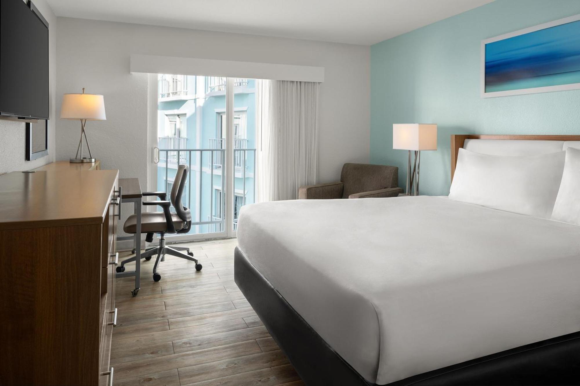 Courtyard By Marriott Nassau Downtown/Junkanoo Beach Экстерьер фото